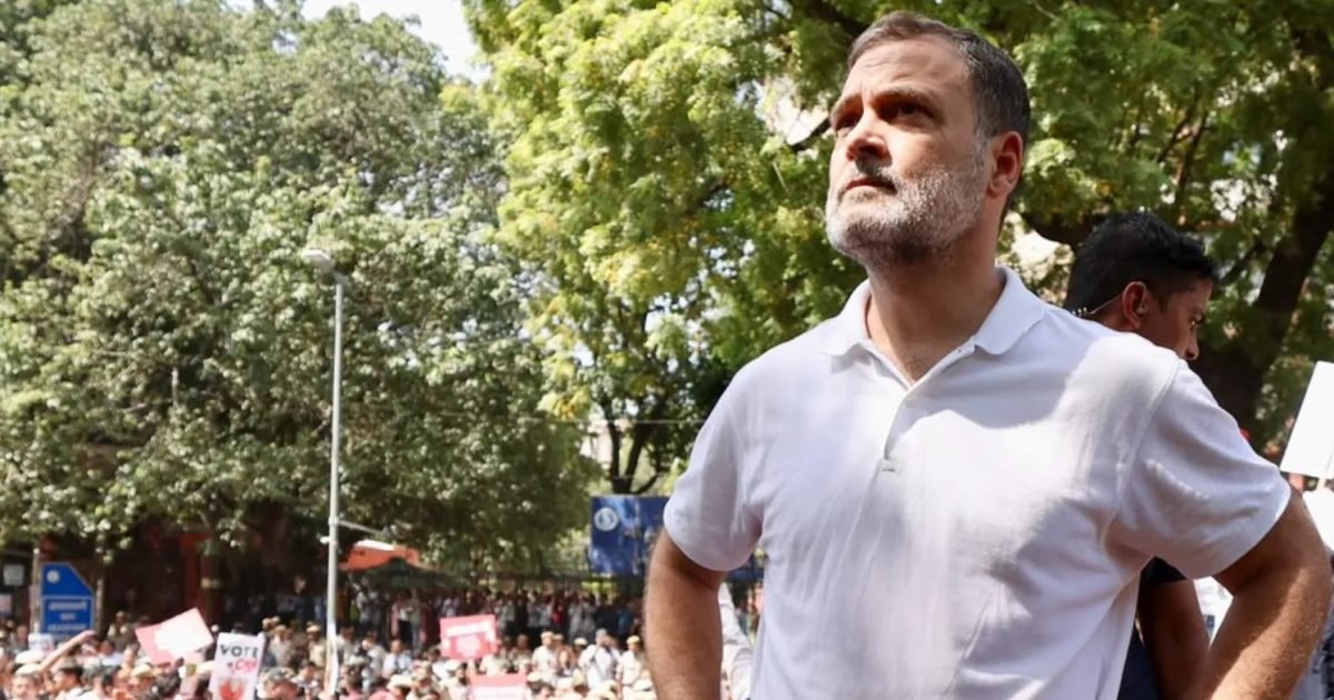 5 घंटे से धरने पर बैठे राहुल बोले- लोकतंत्र बचाने आए हैं, BJP ने कहा- राहुल का झूठ लोकतंत्र के लिए बड़ा खतरा