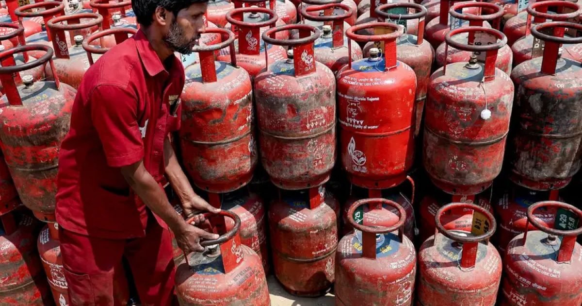 दशहरा-दिवाली से पहले LPG सिलेंडर महंगा जानिए कहां कितने बढ़े दाम